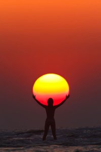 holding-praising-the-sun-silhouette