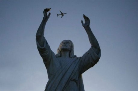 statue-juggling-plane-perfect-timing